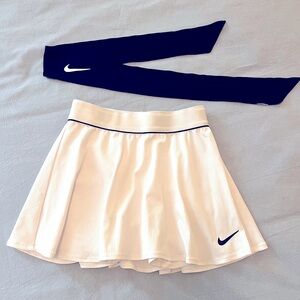 Nike Dri Fit XS skirt. Black Nike head band comes with it.